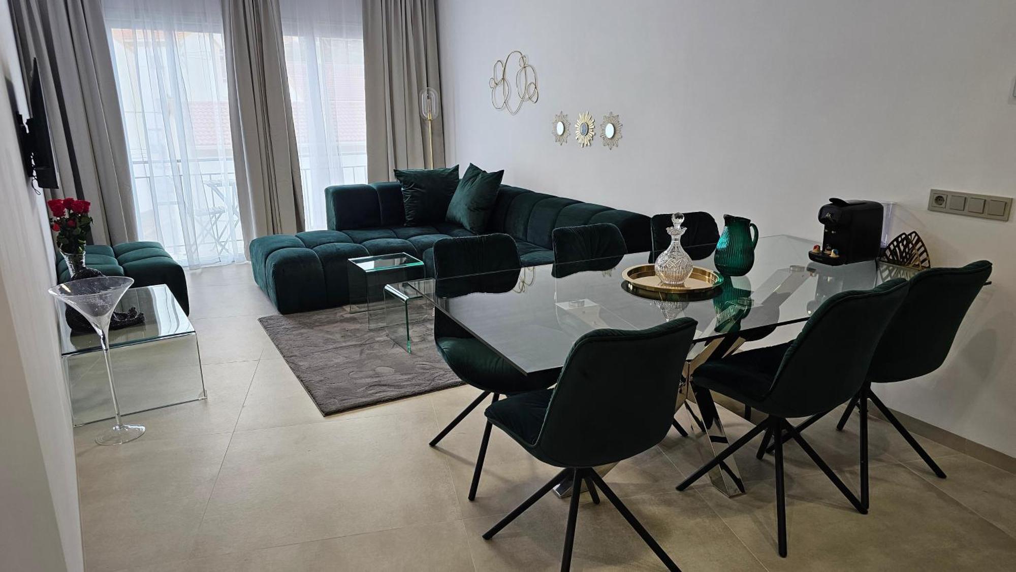Oasis Jacuzzi Retreat Apartment Marbella Ngoại thất bức ảnh
