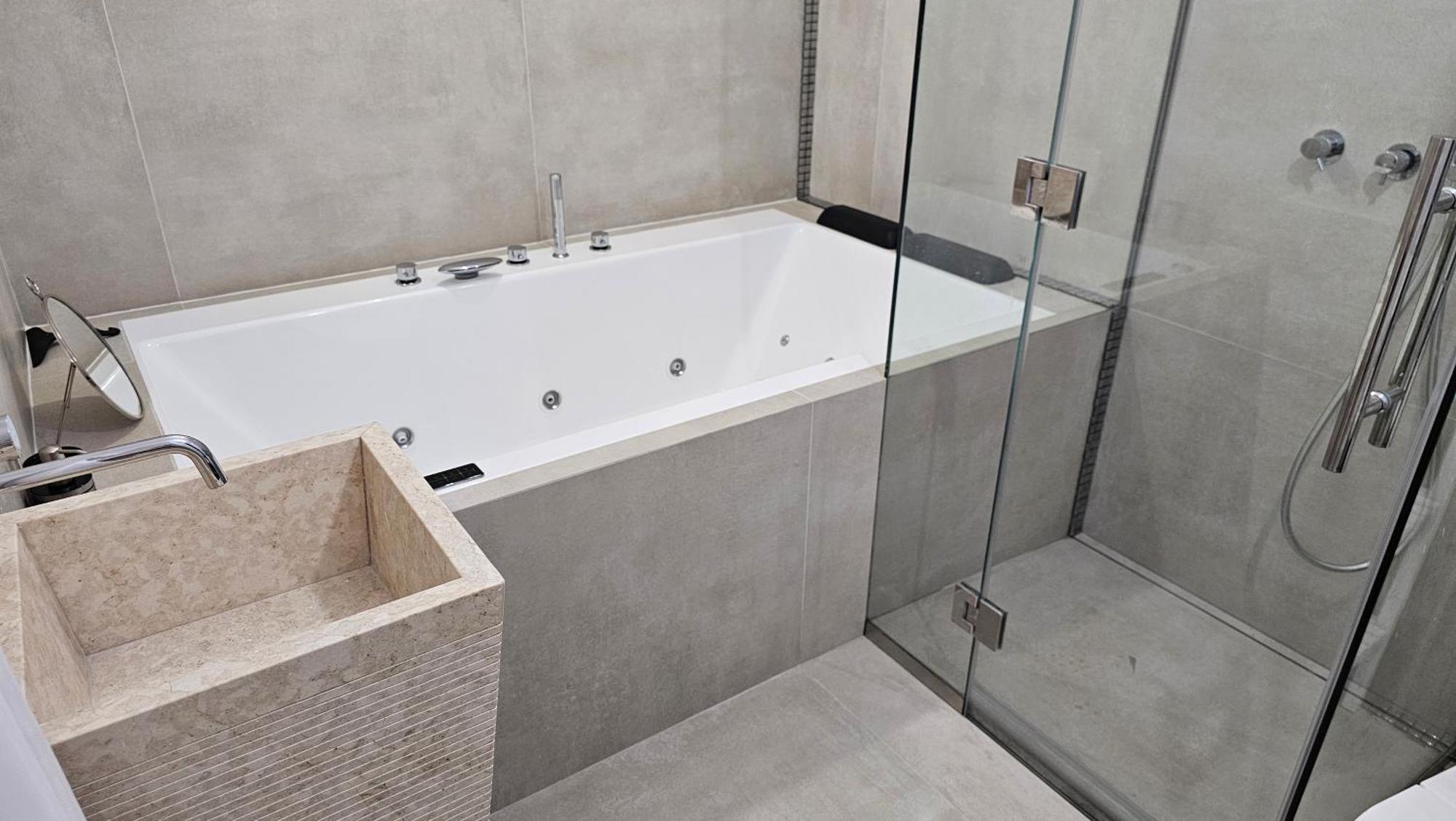 Oasis Jacuzzi Retreat Apartment Marbella Ngoại thất bức ảnh