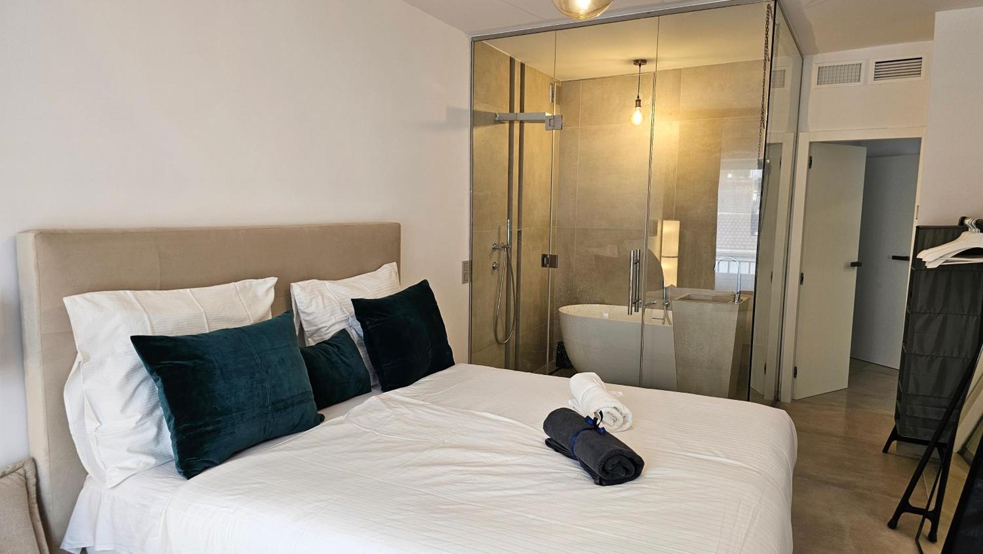 Oasis Jacuzzi Retreat Apartment Marbella Ngoại thất bức ảnh