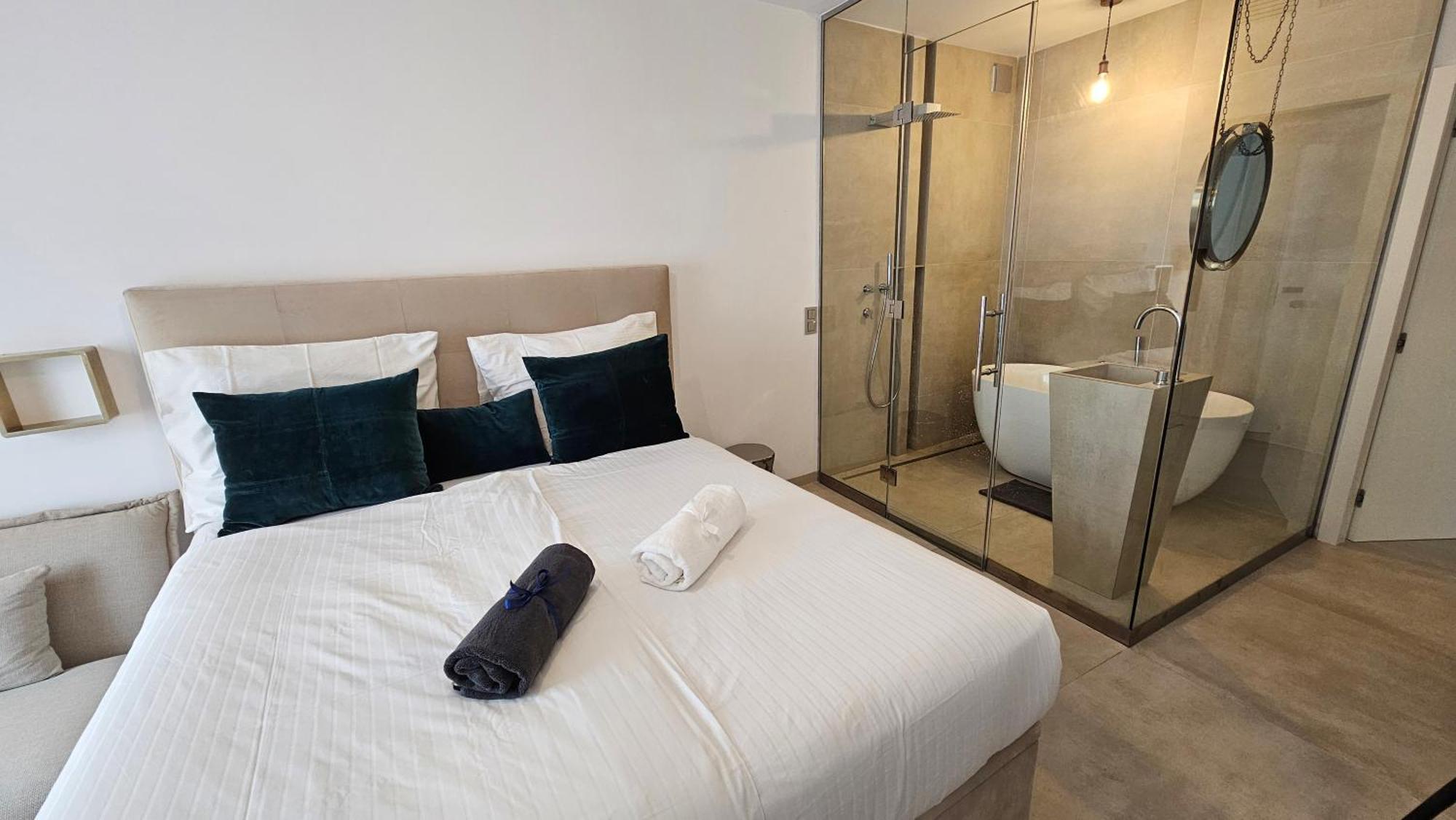 Oasis Jacuzzi Retreat Apartment Marbella Ngoại thất bức ảnh