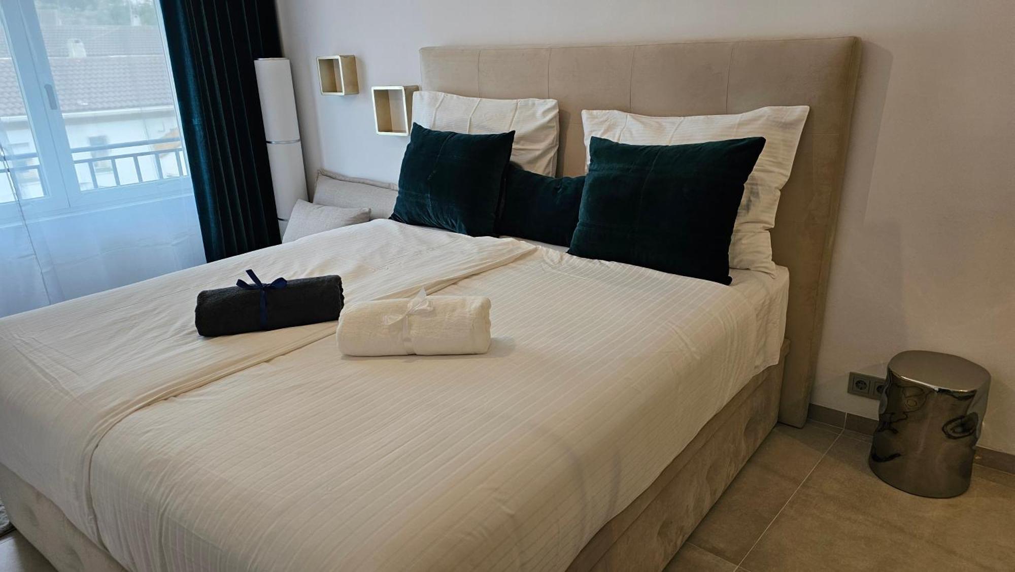 Oasis Jacuzzi Retreat Apartment Marbella Ngoại thất bức ảnh